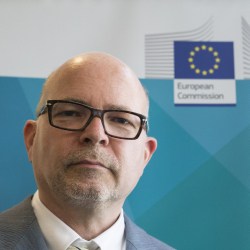 Recht und Demokratie im Zeitalter der künstlichen Intelligenz: Der Beitrag der Europäischen Union. Mit Paul Nemitz