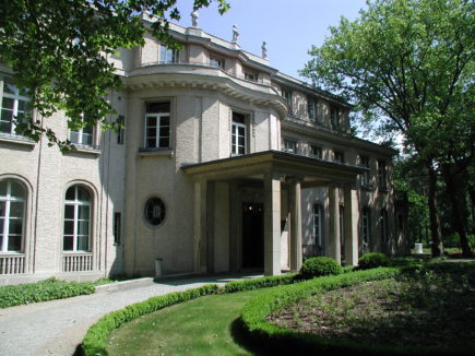 Führung durch die neue Dauerausstellung „Die Besprechung am Wannsee und der Mord an den europäischen Jüdinnen und Juden“ in der Gedenk- und Bildungsstätte Haus der Wannsee-Konferenz