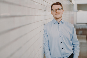 Online: Von Verschwörungsideologien bis Terror: Wie Rechtsradikale versuchen den sozialen Zusammenhalt zu untergraben und die Gesellschaft noch weiter zu spalten. Mit Dr. Matthias Quent